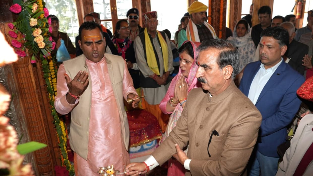 CM Thakur Sukhvinder Singh Sukhu pays obeisance at Tara Devi Temple on Shardiya Navratri