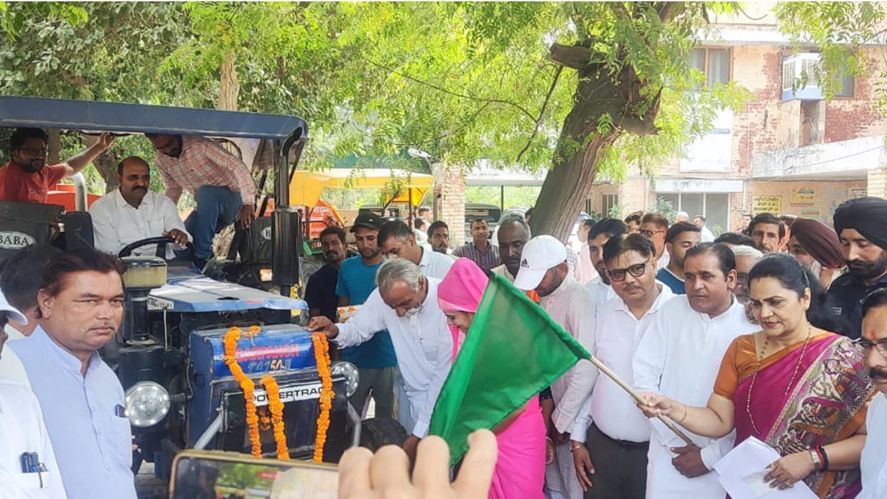 Fatehabad: 18 tankers distributed from MP fund, some in bad condition
