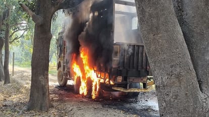 Electric wire fell on a parked truck, fire broke out