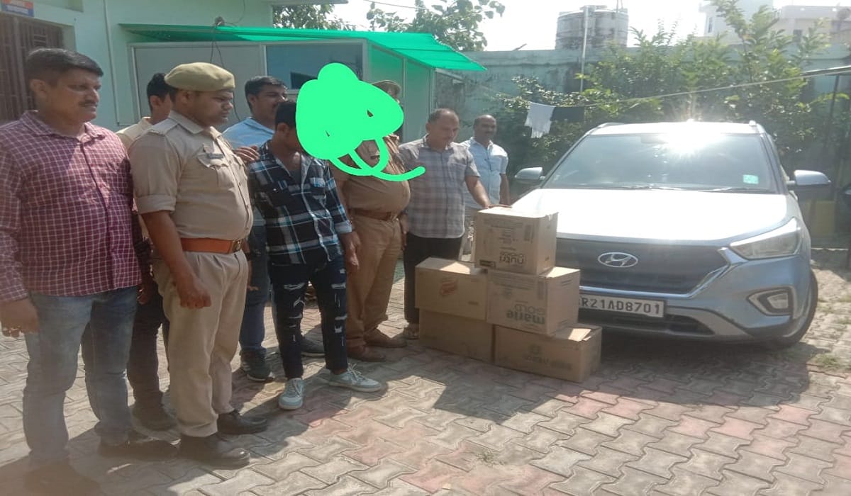 liquor Smuggling through luxury car in varanbasi preparations were made to send it to dry state Bihar