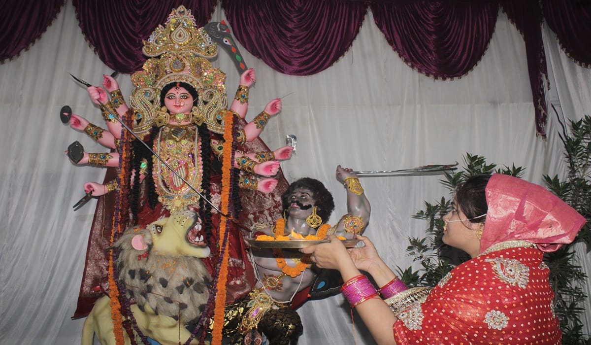 Navratri 2023 colors of Bengal spread over Varanasi maa durga Statue in five pandals on first day