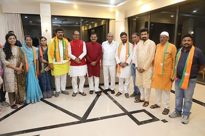 MP Election 2023: Independent MLA Pradeep Jaiswal from Warasivani joins BJP, CM Shivraj gives membership