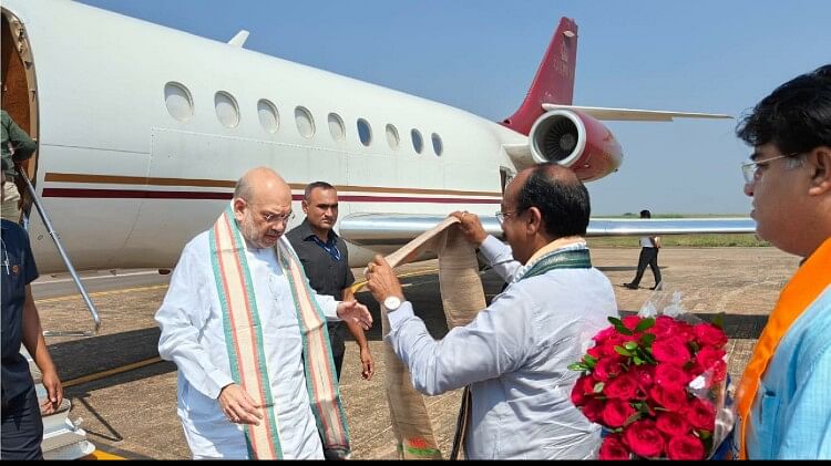 CG Election: रायपुर पहुंचे केंद्रीय गृहमंत्री अमित शाह, अरुण साव ने किया स्वागत, राजनांदगांव के लिए हुए रवाना