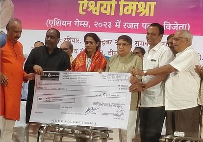 Maharashtra: North Indian society honored Asian Games silver medalist Aishwarya Mishra