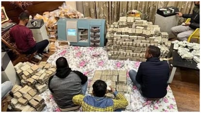बंगलूरू में आयकर विभाग की छापेमारी।
