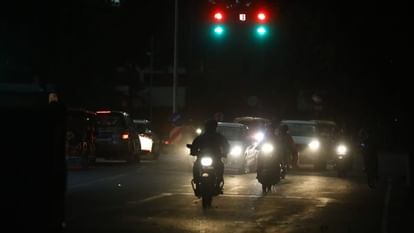 Rain in Chandigarh: चंडीगढ़ में बदला मौसम, काले बादल छाए, तेज हवाओं के साथ आई बारिश, बढ़ी ठंडक Rain in Chandigarh due to western disturbance
