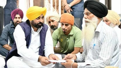 Punjab CM Bhagwant Mann reached the house of martyr Parvinder Singh in Sunam