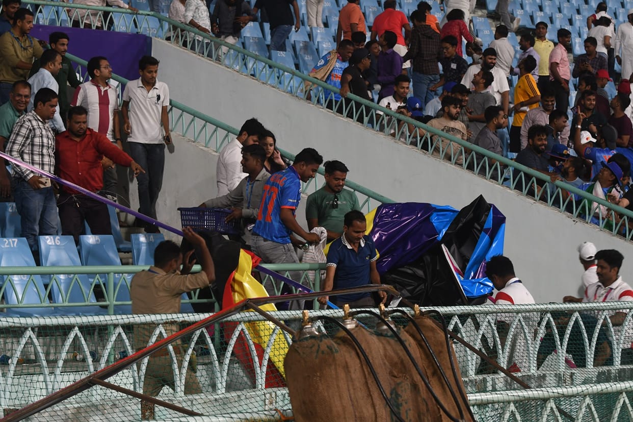 AUS VS SL: Scenes from Australia-Sri Lanka match, banner fell due to strong winds