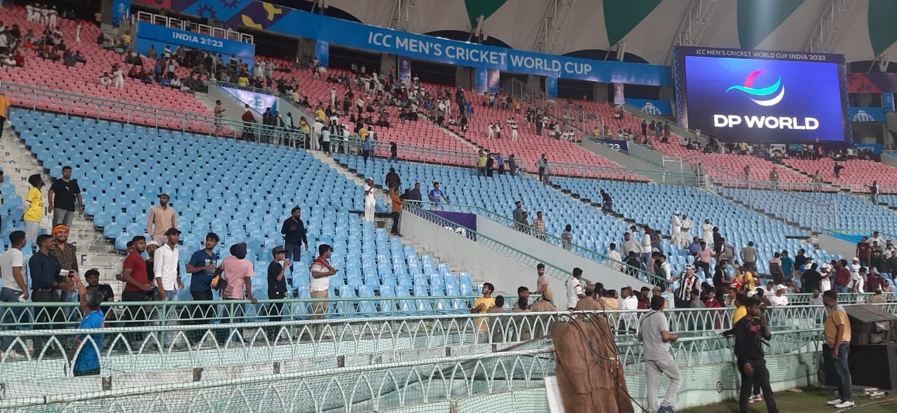 AUS VS SL: Scenes from Australia-Sri Lanka match, banner fell due to strong winds