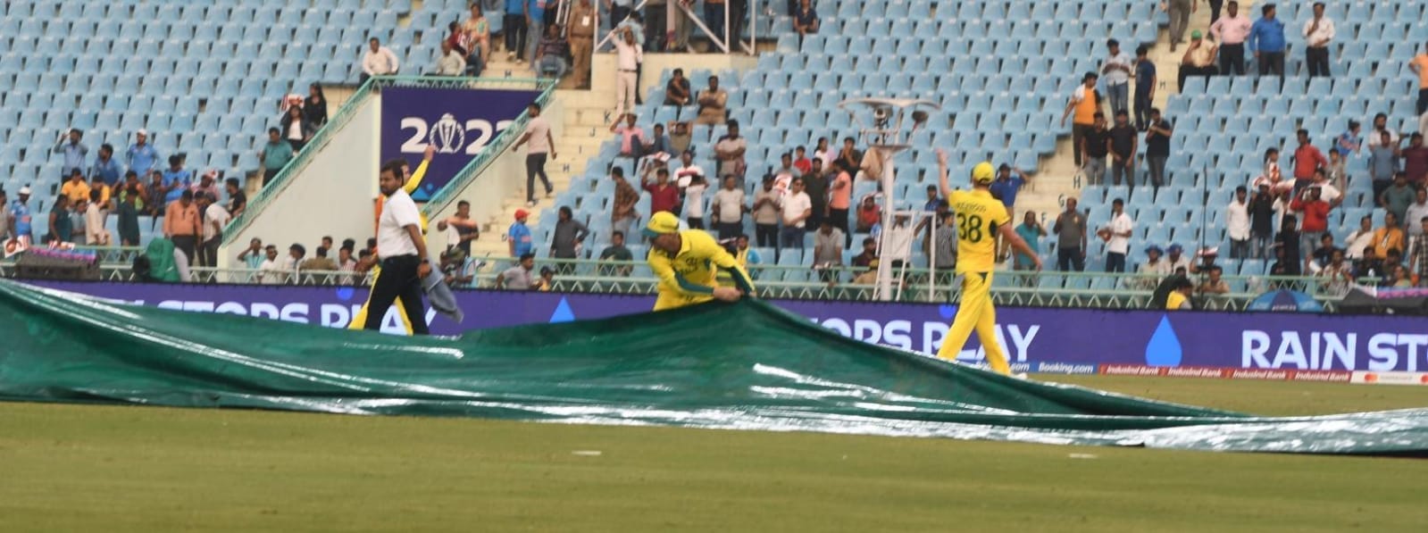 AUS VS SL: Scenes from Australia-Sri Lanka match, banner fell due to strong winds