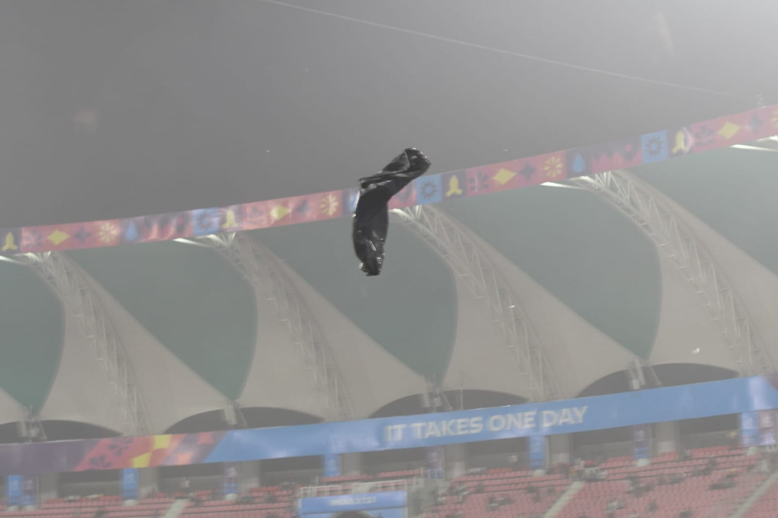 AUS VS SL: Scenes from Australia-Sri Lanka match, banner fell due to strong winds