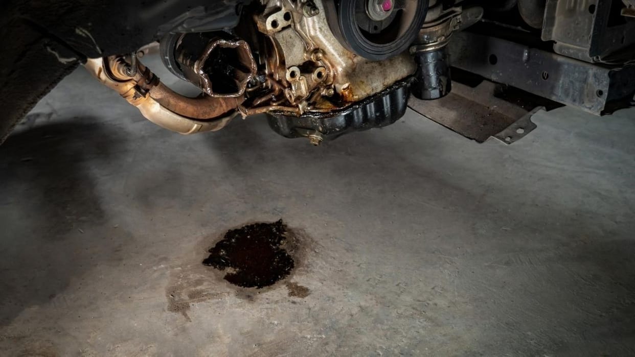 If there is leakage in the car then find out in this way, otherwise it can be a big problem, know the details