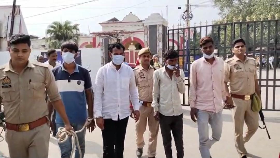 Heroin worth of Rs 1.10 crore was being transported in  luxury car ghazipur police chased and caught four smug