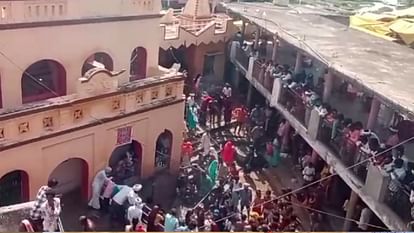 जानलेवा आस्था: खरगोन और मुरैना में भक्तों ने माता को जीभ काटकर चढ़ाई, पुलिस ने पहुंचाया अस्पताल Deadly faith: In Khargone and Morena, devotees offered prayers to Mata Mata by cutting her tongue