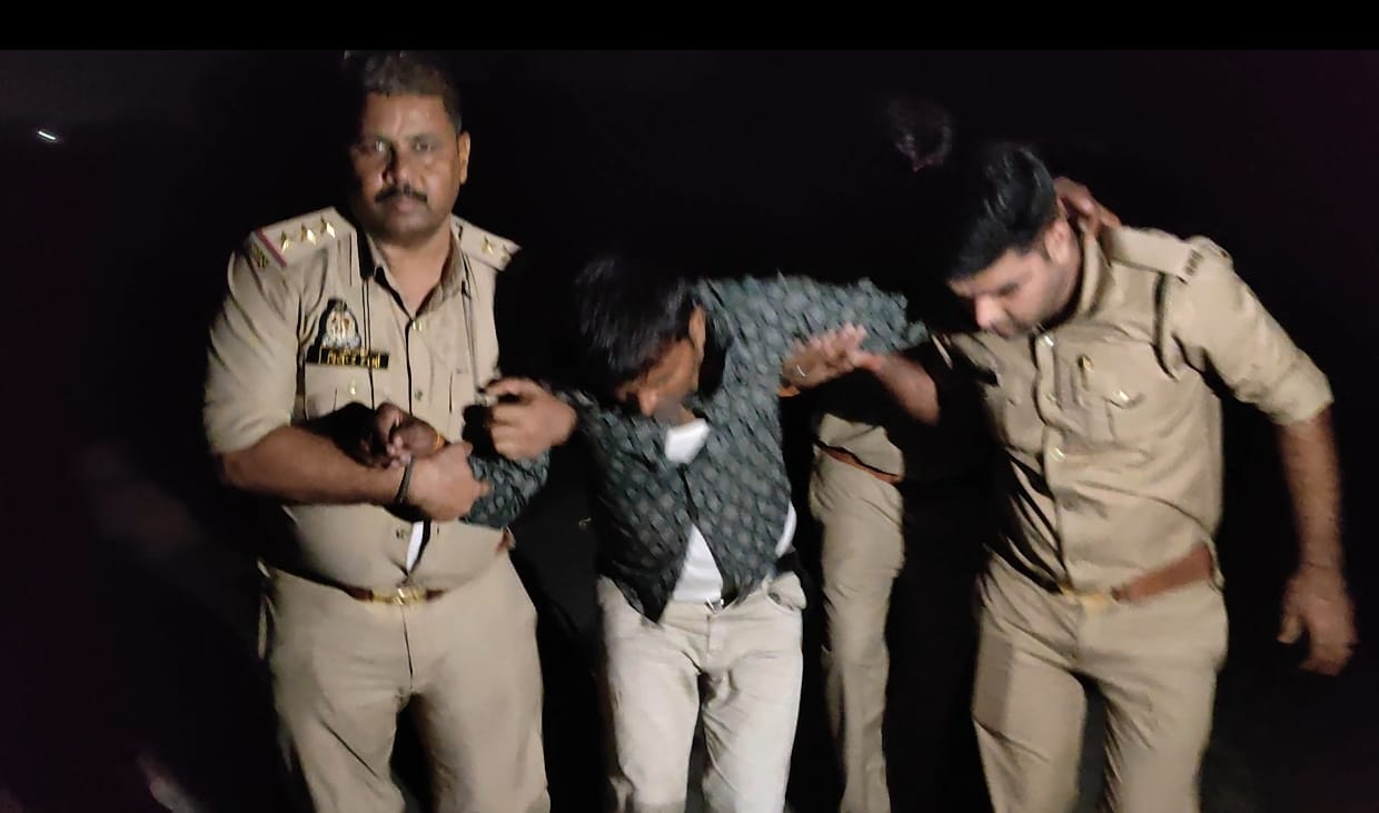 Ambedkar Nagar News: Vicious criminal injured by police bullet in encounter, 22 cases registered
