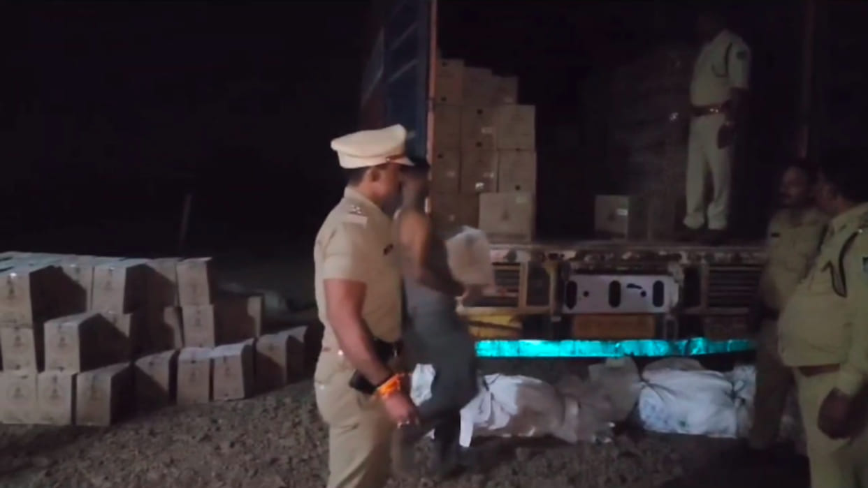 MP News: Liquor cartoons were smuggled with medicine stickers, two accused from Bhilwara arrested with 581 box