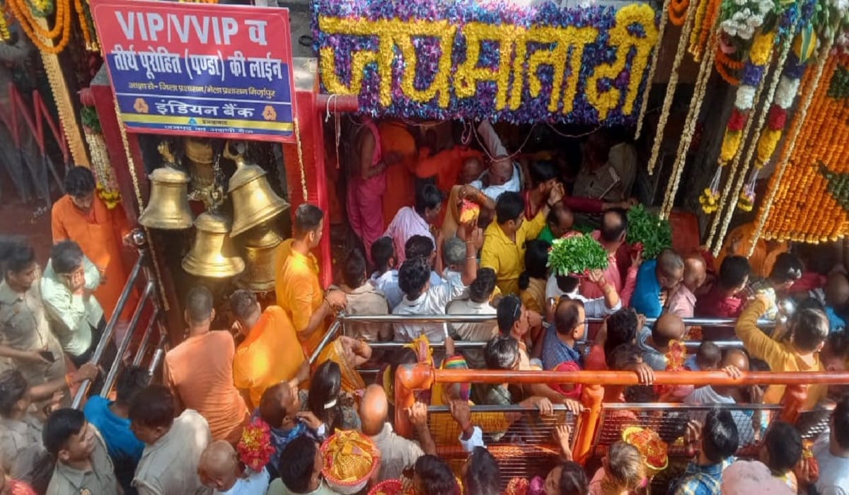 Navratri 2023 Worship of Maa Brahmacharini for second day in Vindhyachal huge devotees gathered