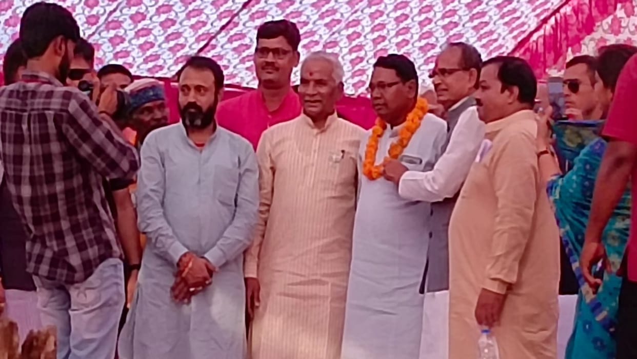 MP Election 2023: A big shock to Congress on Jaitpur seat; Former Congress district president joined BJP
