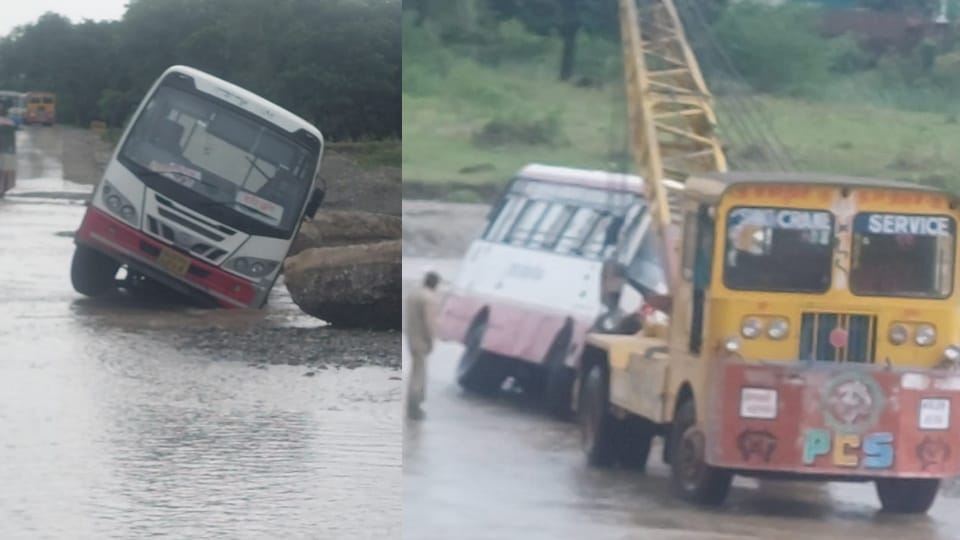 Haridwar News Roadways bus coming from Kashipur with 22 passengers rolled into river