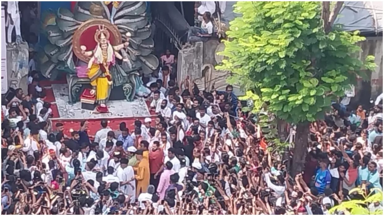 Maharashtra News and Updates  quarrel during Navratri procession in Thane