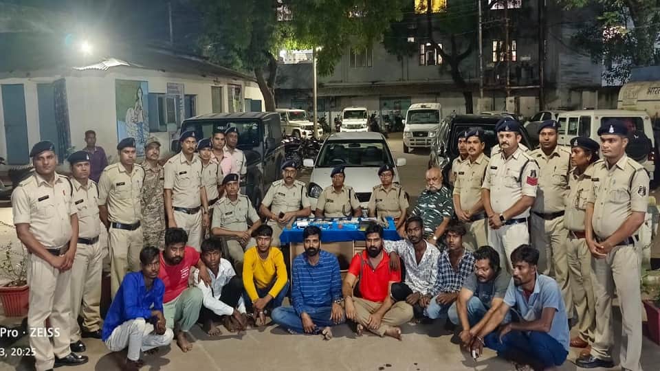 पुलिस की गिरफ्त में आरोपी