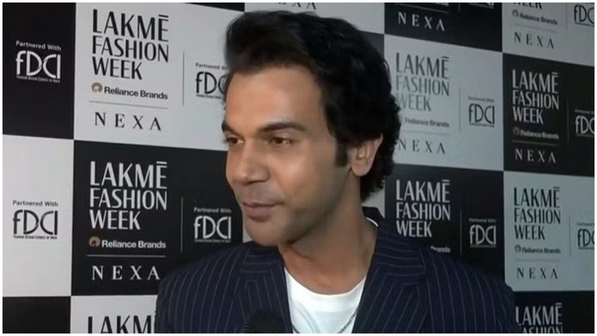 Rajkummar Rao Stree 2 actor wants to steal red jacket from Chaiyya Chaiyya song from Jawan star shahrukh Khan