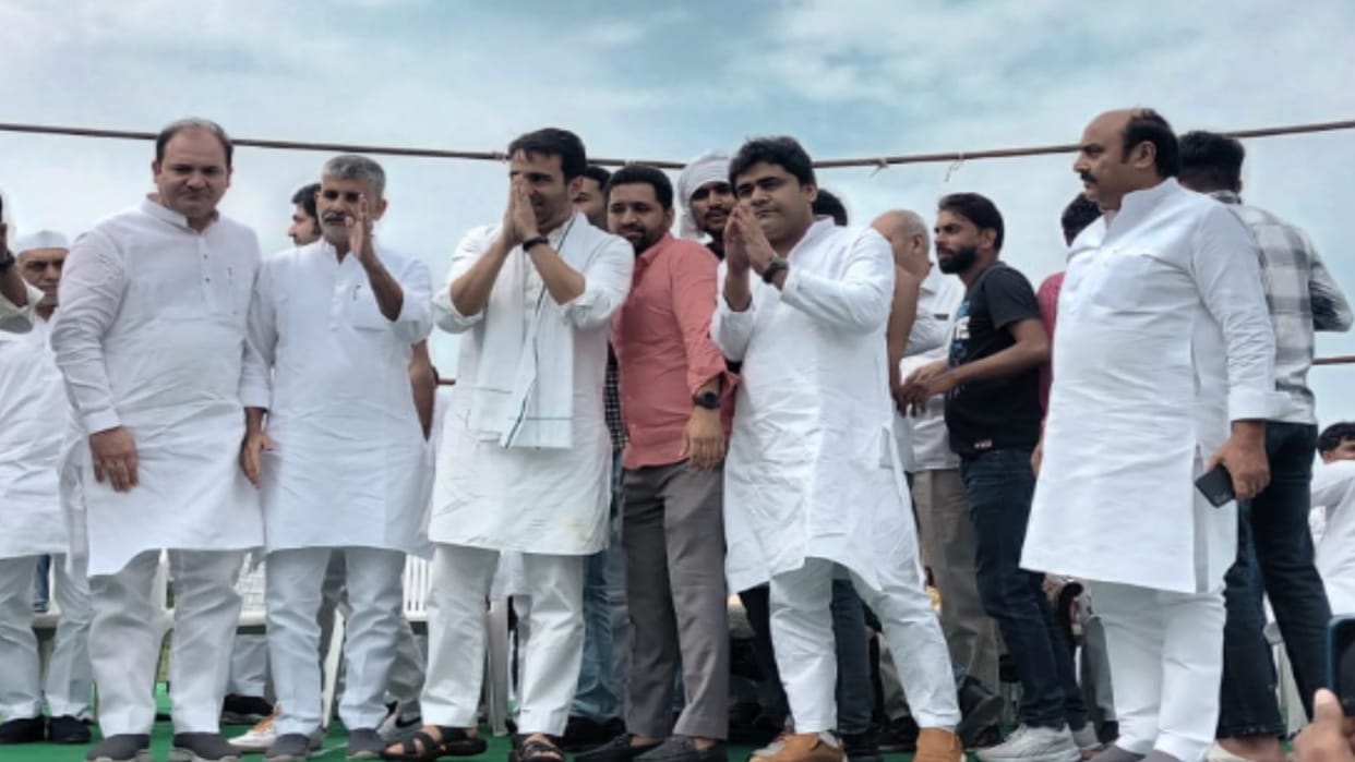 RLD chief Jayant Chaudhary targeted on division of West UP, says sanjeev Balyan first has a Panchayat at home