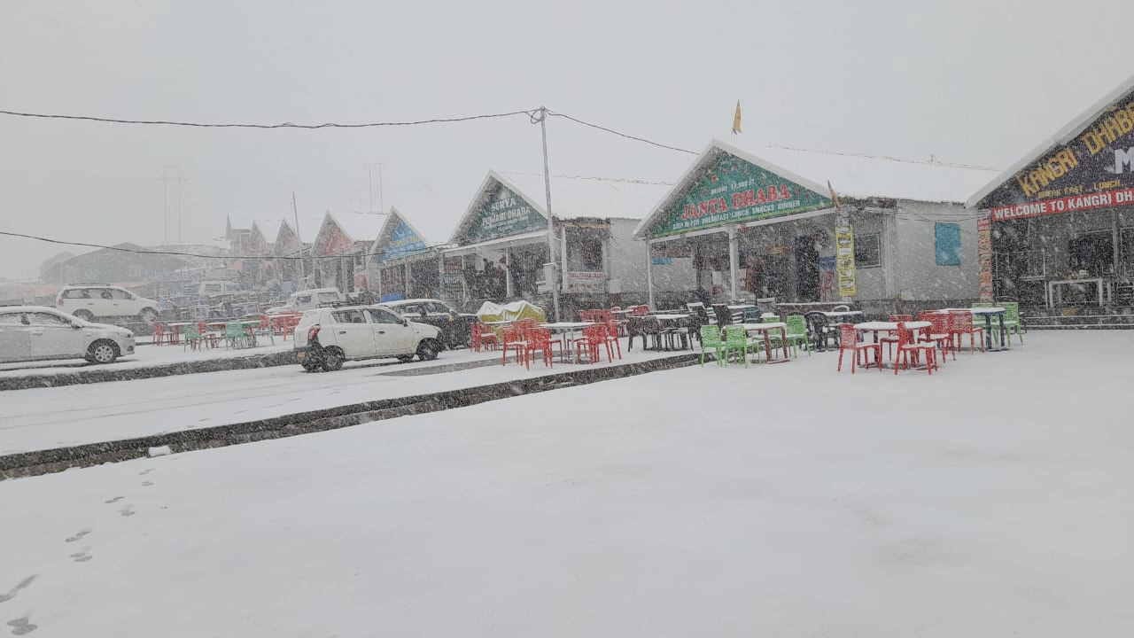 himachal weather: fresh snowfall in rohtang Pass, marhi, Narkanda Lakkad Mandi