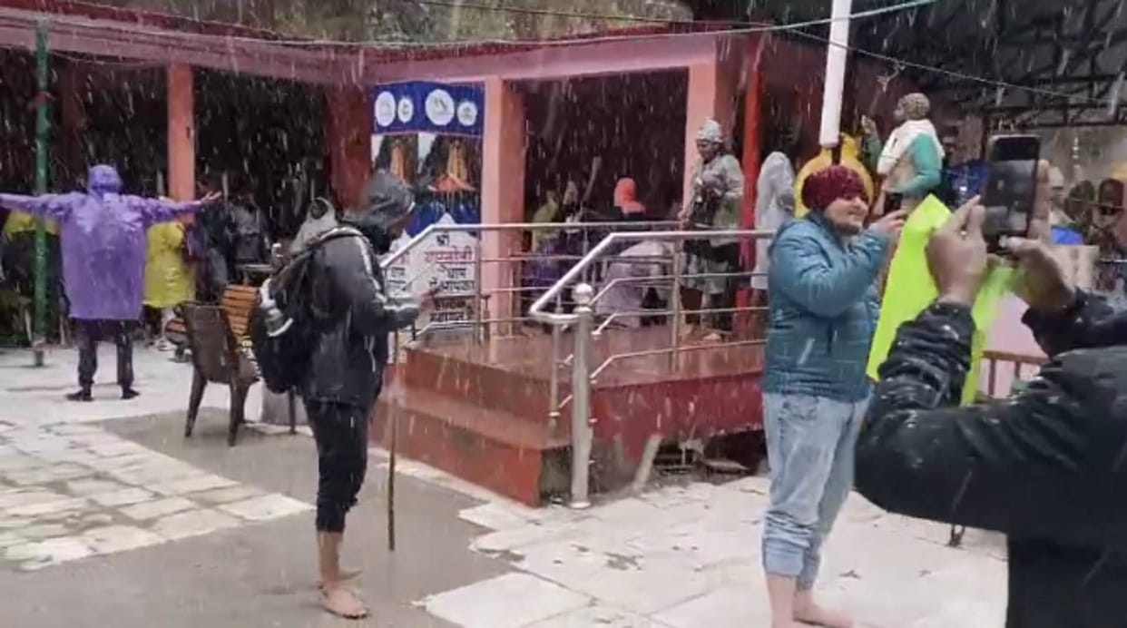 Chardham Yatra update rain and snowfall in Kedarnath Badrinath Gangotri hailstorm Uttarakhand weather Update