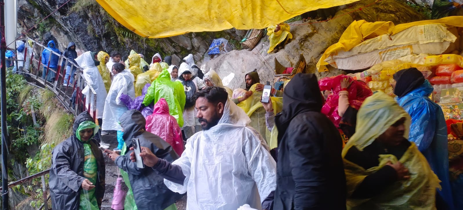 Chardham Yatra update rain and snowfall in Kedarnath Badrinath Gangotri hailstorm Uttarakhand weather Update
