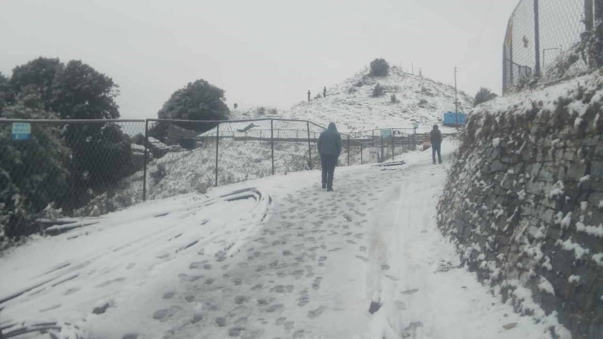 Snowfall for the first time in October in Narkanda, Hatu Peak, 40 year record broken in Shikari Devi.