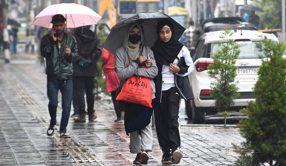 jammu kashmir weather news: Rain in many areas including Jammu Srinagar snowfall in mughal road and highly are