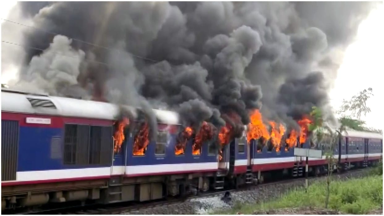 Maharashtra Updates Five coaches of an 8-coach DEMU train caught fire No injuries or death reported