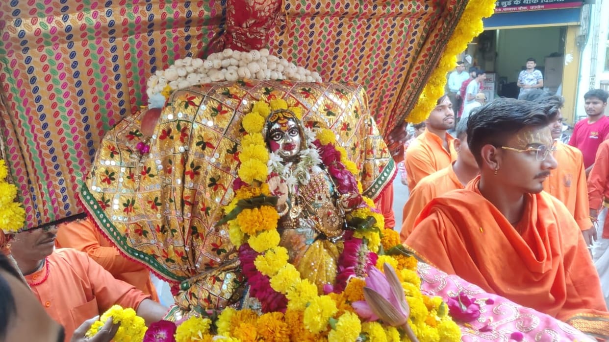 Uma Sanjhi Mahotsav: Uma Mata's procession taken out in royal pomp in Ujjain, armed police force saluted