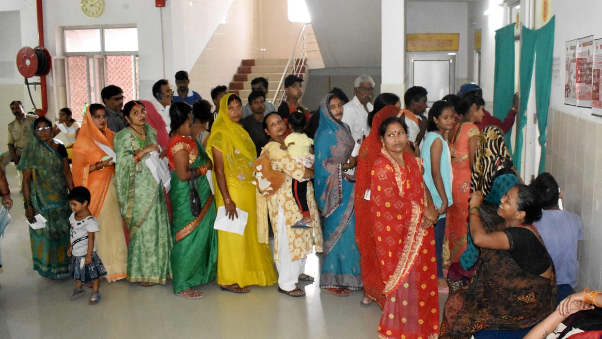 Gorakhpur TB Hospital there are 20 doctors here for best treatment