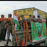 सैनिक का पार्थिव शरीर लेकर पहुंची सेना का टुकड़ी