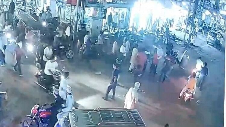 Bareilly: दीनानाथ लस्सी वालों ने महिला समेत तीन लोगों को दौड़ा-दौड़ाकर पीटा, मालिक समेत तीन हिरासत में