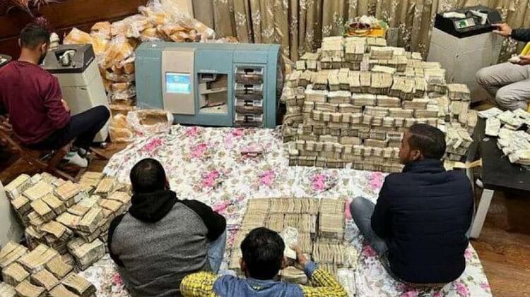 Income Tax Raid Income Tax Raid In Varanasi Creates Stir Police Team Present At Bullion Trader 8405