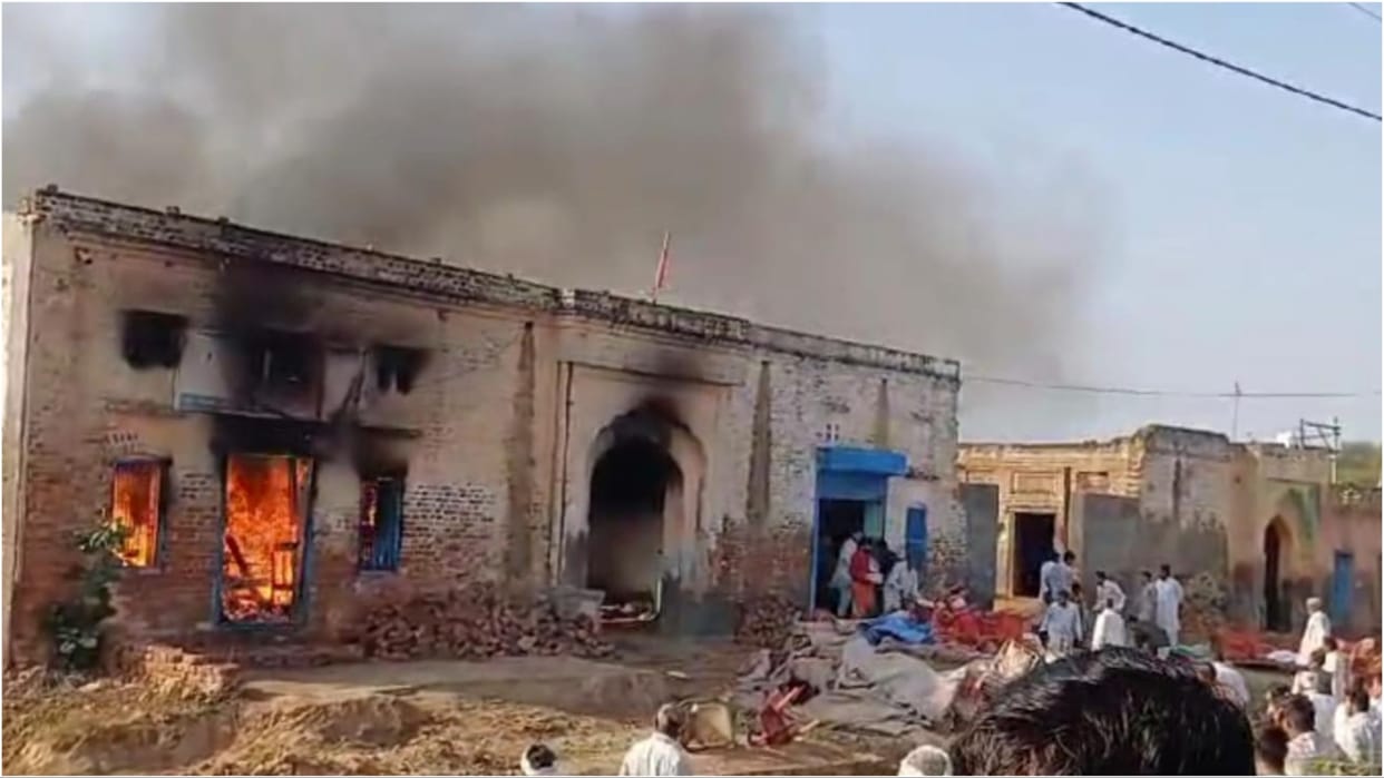 Fatehabad: Fire broke out in the tent house of village Bangaon