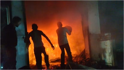 Mau News: Young man burns himself to commit suicide, saved by two policemen