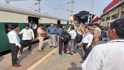 502 passengers without ticket in train