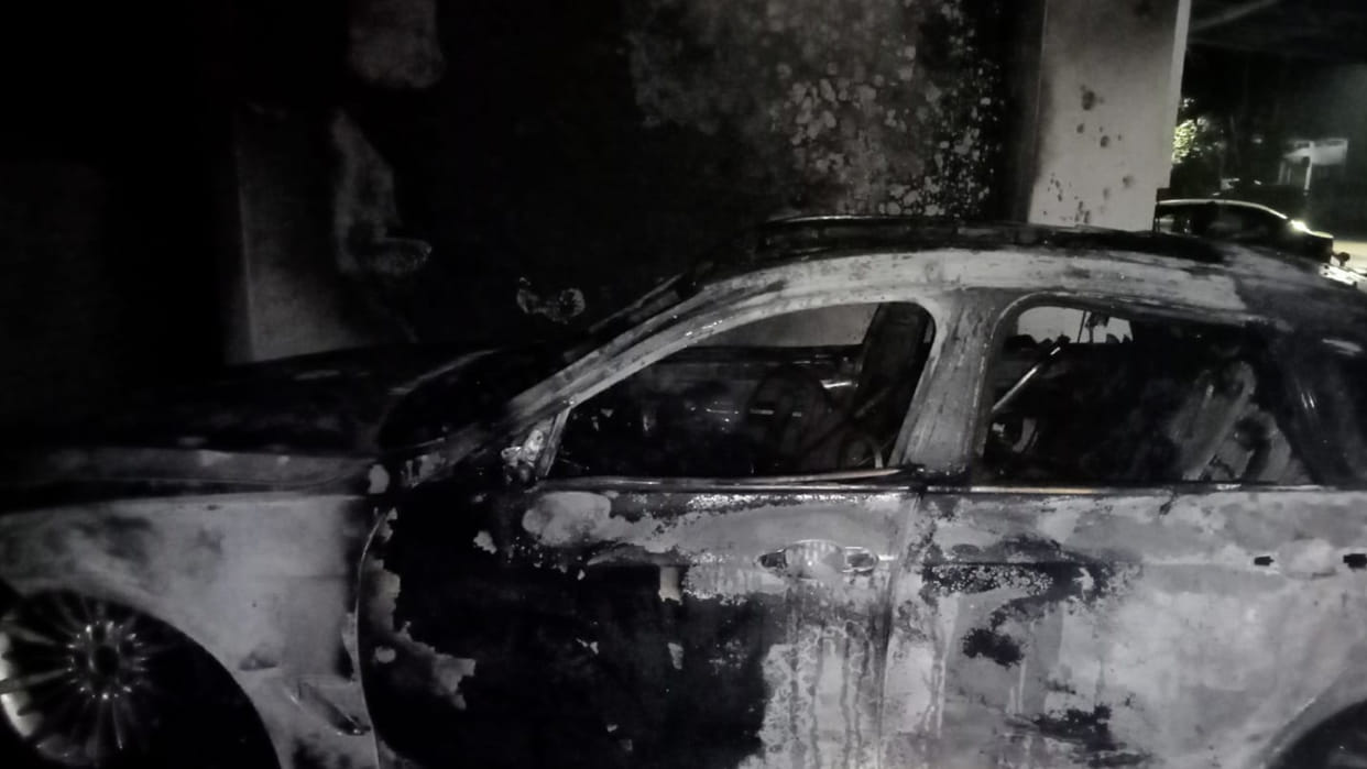 Massive fire breaks out in BMW car in Ujjain