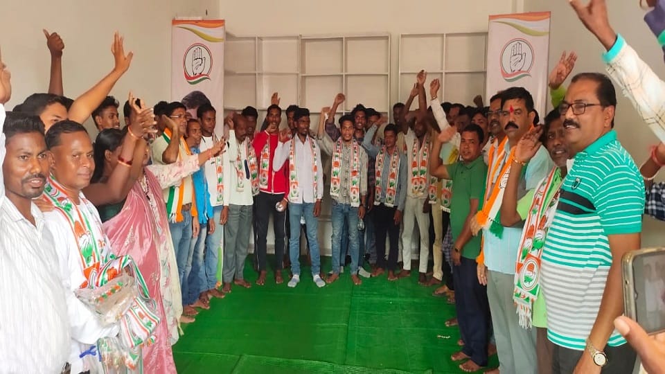 large number of villagers joined Congress in Bijapur
