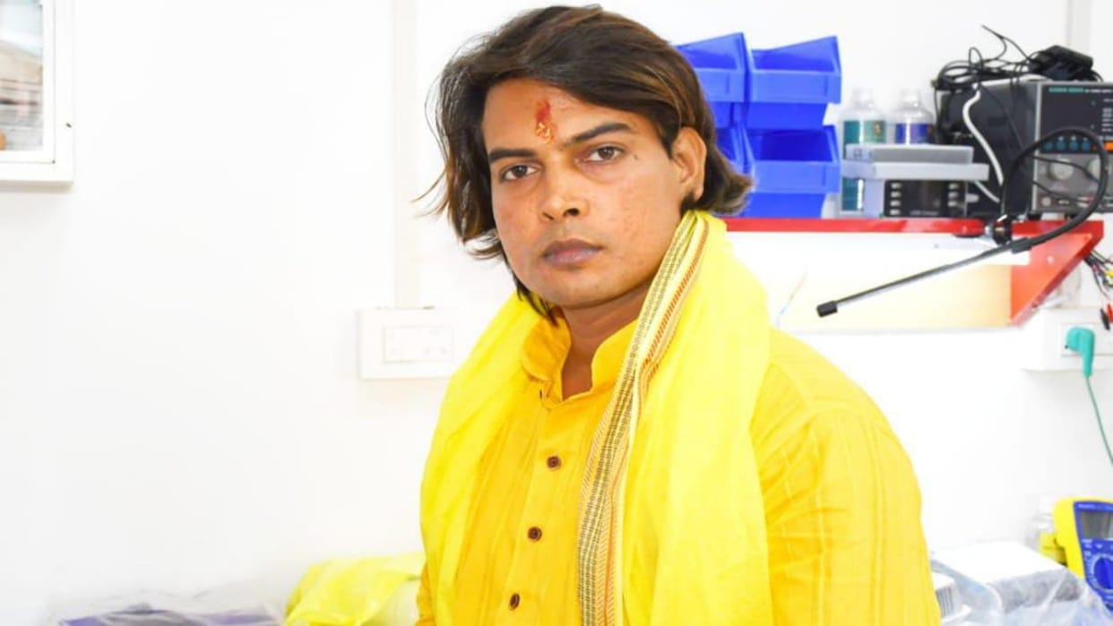 Couple was sitting near their under-construction house in Motihari; About 30 miscreants shot husband