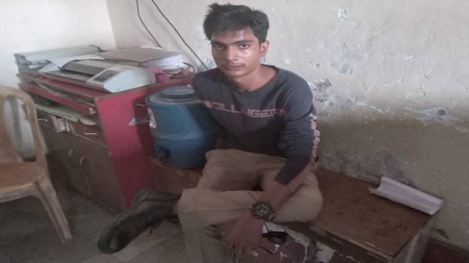 Police arrested another fake constable in Etah