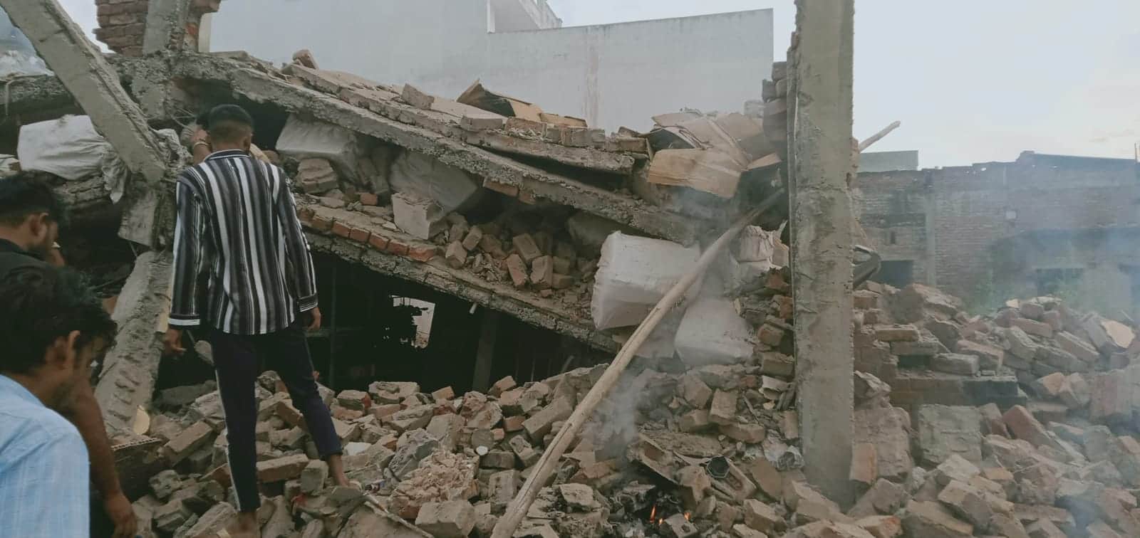 Blast in illegal firecracker factory in Meerut, five people was died and nine were injured