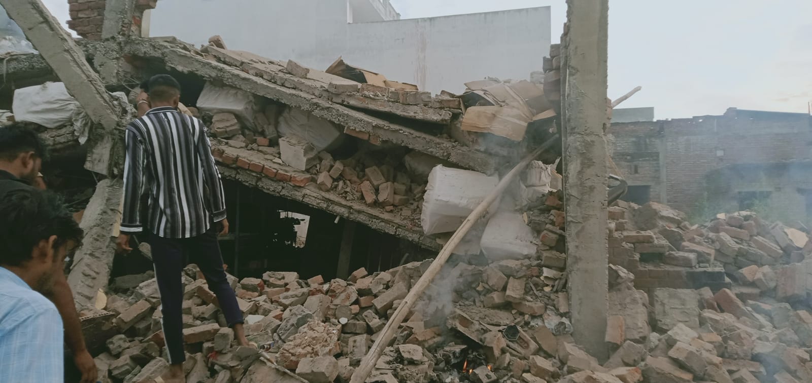 Blast in illegal firecracker factory in Meerut, five people was died and nine were injured