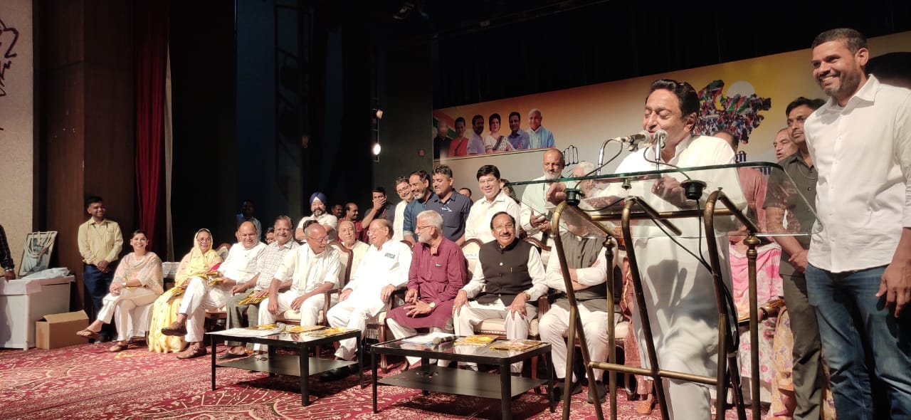 कमलनाथ और दिग्विजय सिंह के बीच हंसी मजाक