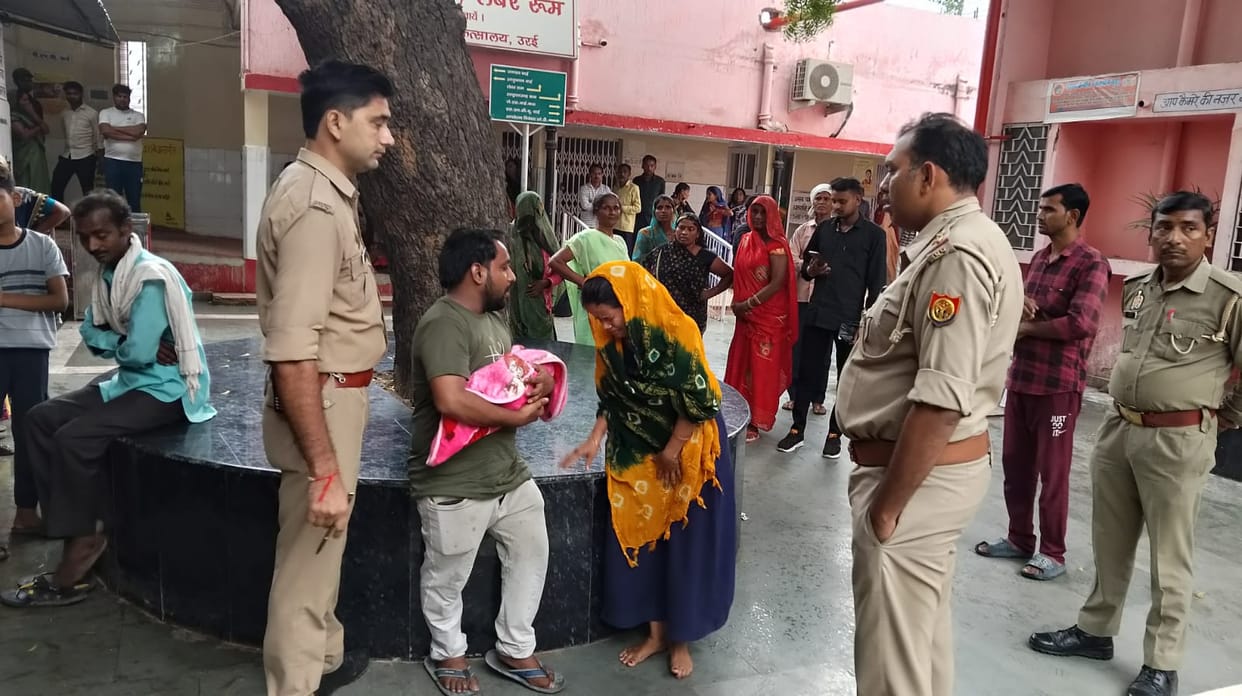 Uproar over death of newborn in Orai, attendants beat up doctor, police detained two people