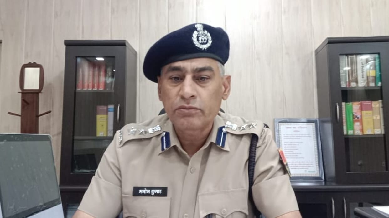 Cash worth Rs 2.5 lakh recovered from car
